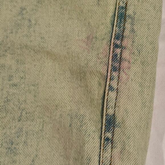 Wild Fable Highest Rise 90s Straight Buttenfly Light Blue Wash Size 6 - Picture 8 of 9